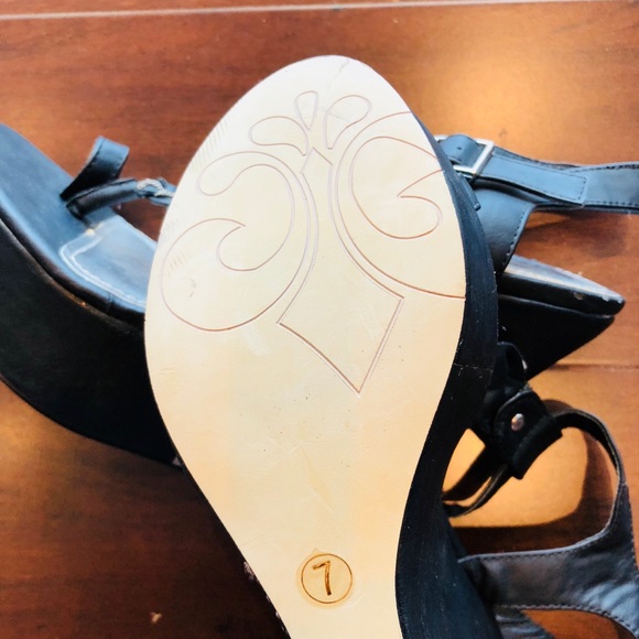 COPY - Dereon Fleur de Lis Wedge Heels - Picture 6 of 6